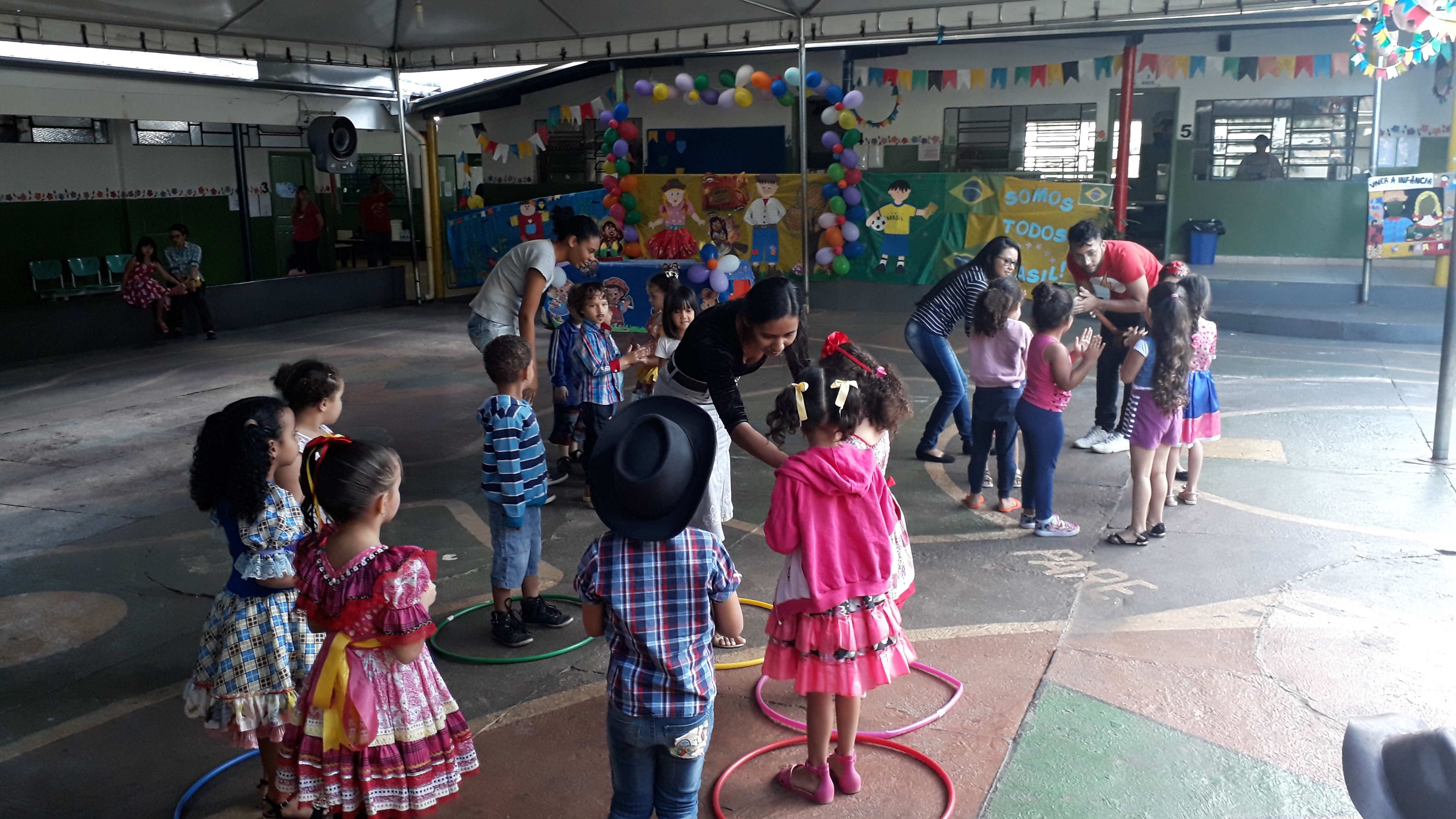 Projeto de extensão do Câmpus Goiânia Música, Movimento e Infância promoveu ações de intervenção no Centro Municipal de Educação Infantil Viver a Infância, em Goiânia, em 2018.  O projeto teve a coordenação do professor do Câmpus, Gustavo Araújo Amui.    